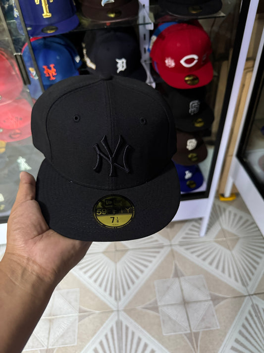 Yankees 6 7/8 , 7 1/8 y 7 1/4 (mayoreo 800$)