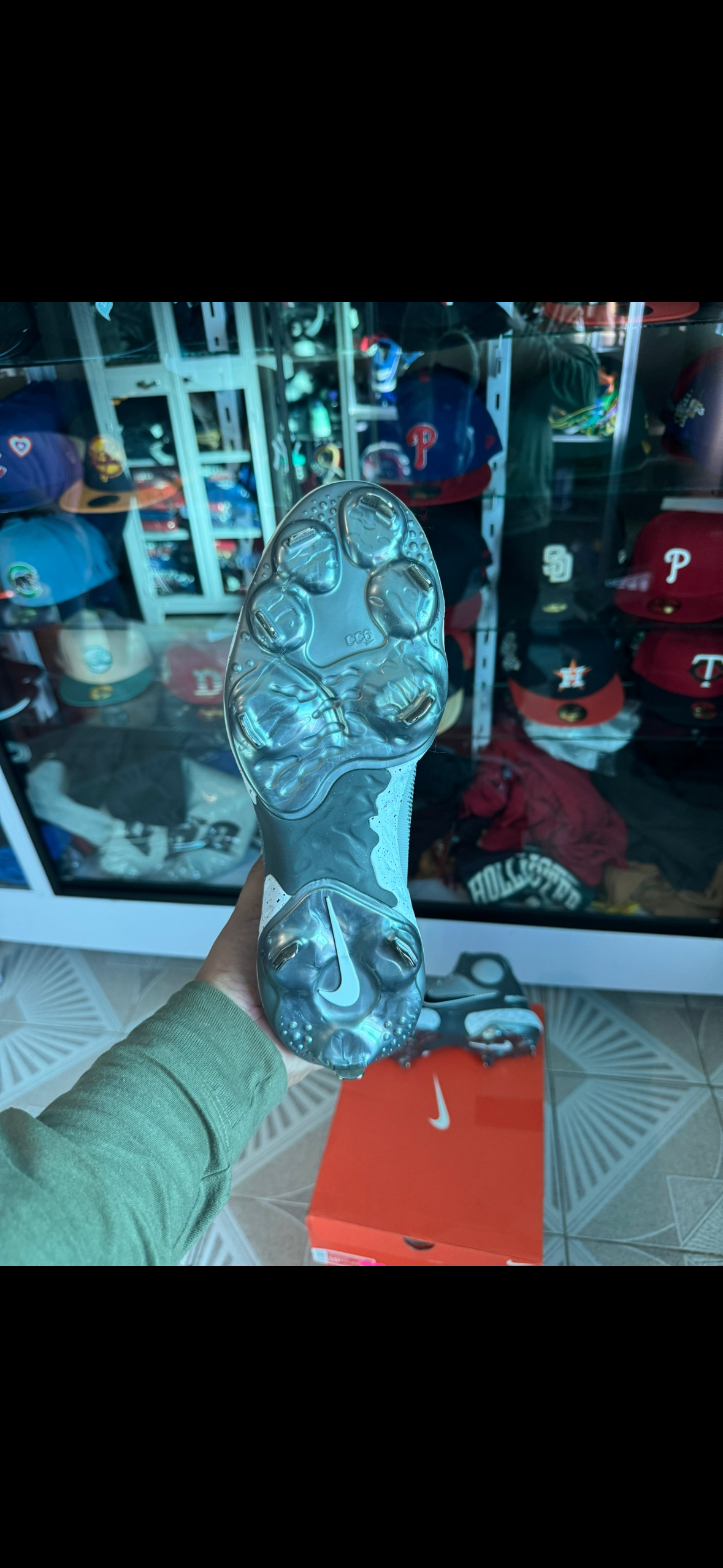 Spais 28.5 CM 2200$
